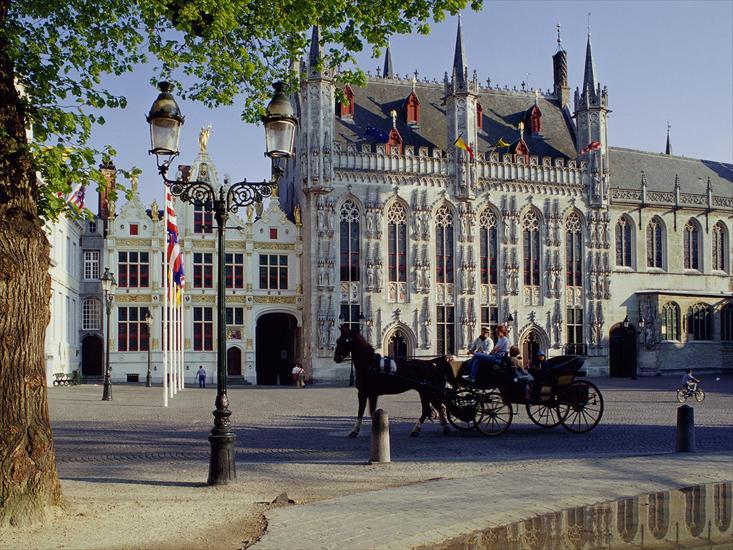 Miasta -- Europa - Horse-Drawn Carriage, Town Hall, Brugge, Belgium.jpg