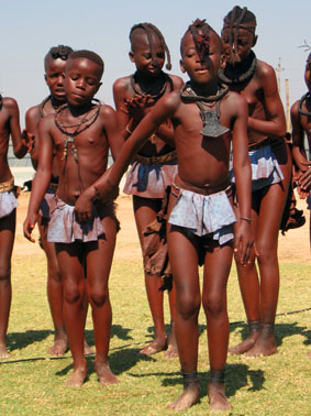 Himba z Namibii - Himba Group.jpg
