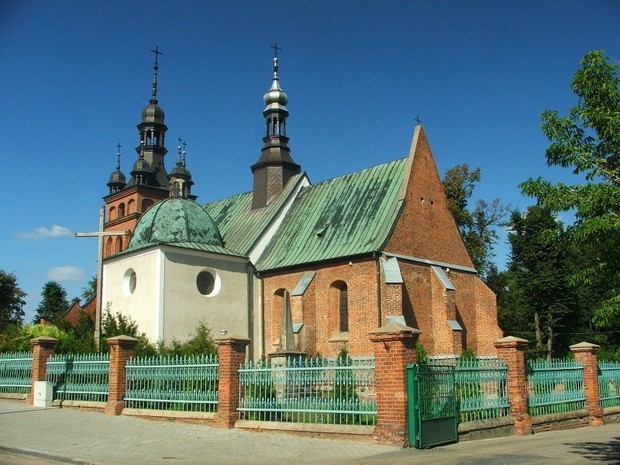 KOŚCIOŁY i CERKWIE - Zwoleń - kościół parafialny p.w. Podwyższenia Krzyża Świętego.jpg