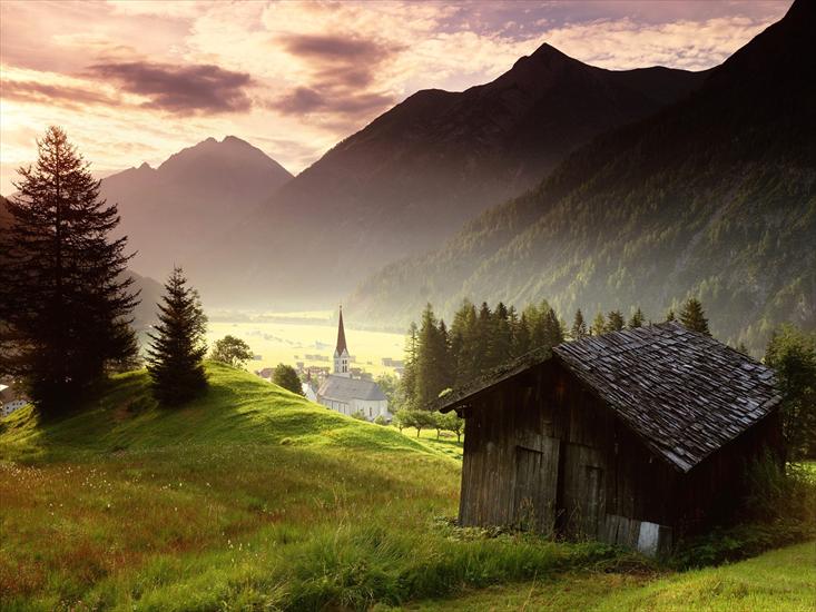 Krajobrazy - Misty Mountain Village, Tyrol, Austria.jpg