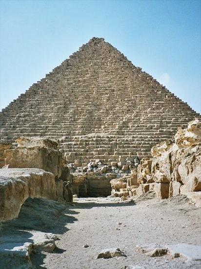Piramidy i Kosmos - piramida Mykerinosa w Gizie.jpg