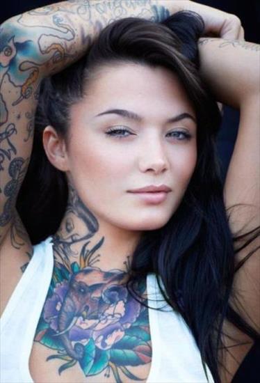 Piękne kobiety z tatuażem - hot_ladies_who_like_their_ink_12.jpg