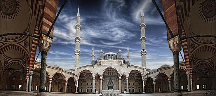 Architecture - Selimiye Mosque in Edirne - Turkey panorama.jpg