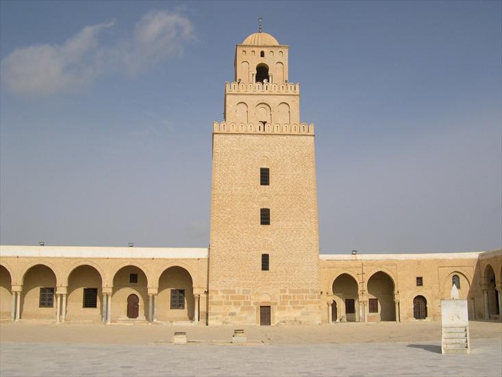 Architektura - Okba Mosque in Kairuan - Tunisia minarett.jpg