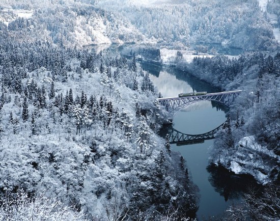  Zima - Tadami-River-1st-bridge--landscape--japan--tadami-river-...apist-winter--train--stunning-photos--1--Cool-Pics_large.jpg