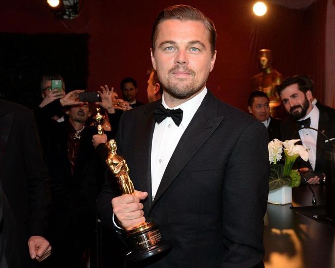 Oscary photo - 2015 Leonardo DiCaprio with his Academy Award.jpg