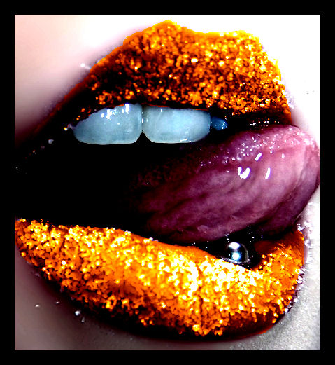 Piękne Usta - Golden_Lips_by_YourFavoriteDRUG.jpg