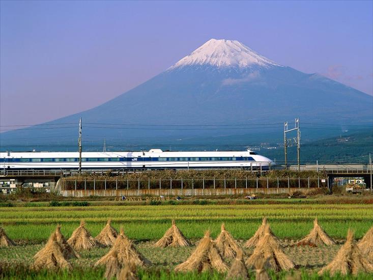 Pociagi - Bullet Train, Mount Fuji, Japan.jpg